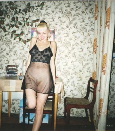 Raw Amateur Erotica: Woman's Archive Unleashed with Explicit Photos