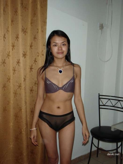 Hot Brunette with Small Tits in Amateur Porn Pics