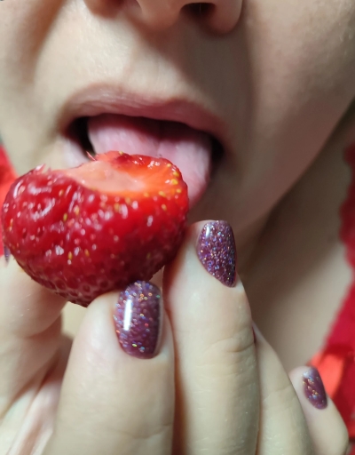 Wild Strawberry Night: Amateur Porn Photo Club - Explicit XXX Content