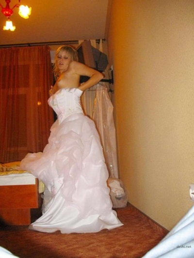 New Bride Gets Naughty After Wedding - Amateur XXX Photos