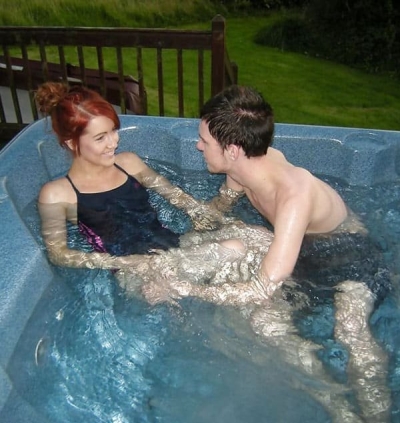 Street Hot Tub Sex: Amateur Porn Photo Shoot