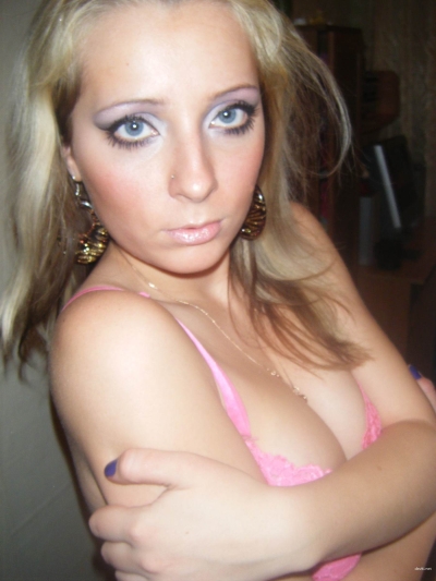 Blonde Amateur Sex Pics: Hot Homemade Porn Photos