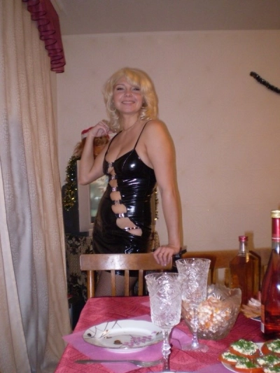Amateur Wife Nympho: Explicit Photos of a Wild Sex Addict