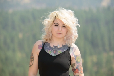 Blonde Babe Flaunts Nude Body with Hot Tattoos: Amateur Photo Explosion!