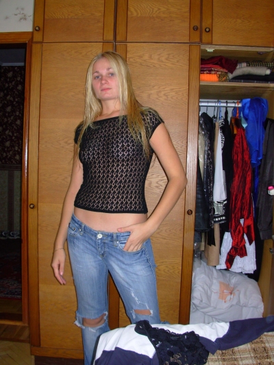 Amateur Blonde Home Photos: Explicit Blonde Girl Pics