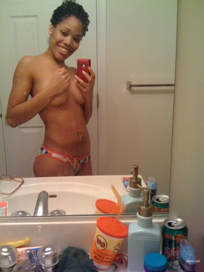 Explicit Black Girl Nude Posing Amateur Photo Shoot