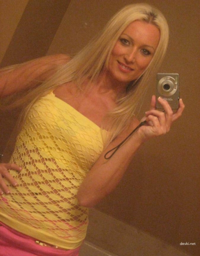 Stunning Blonde Amateur's Explicit Homemade Porn Photos