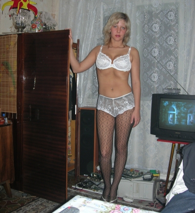 Hot Wife Poses for Husband: Explicit Amateur Photo Shoot