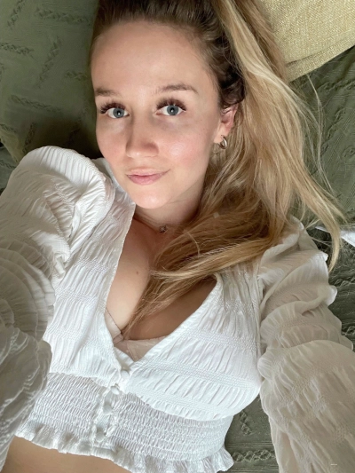 Naked Amateur with Blonde Hair: Explicit Nude Photo