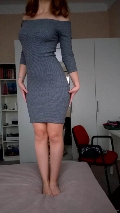 Sexy Demon Shows Off Stunning Figure in Amateur Photo Shoot