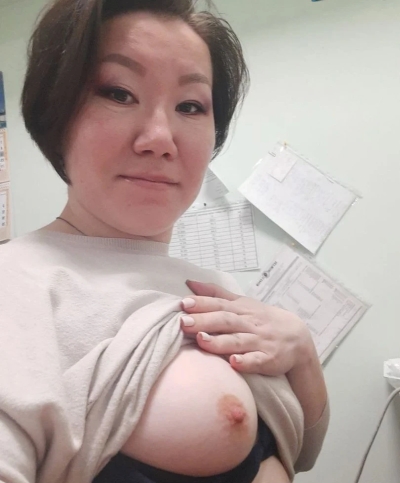 Kazakh Girl Shows Pussy in Fitting Room - Explicit Amateur Photo