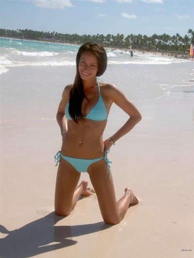 Private Brunette Vacation Photos: Explicit Amateur Shots!