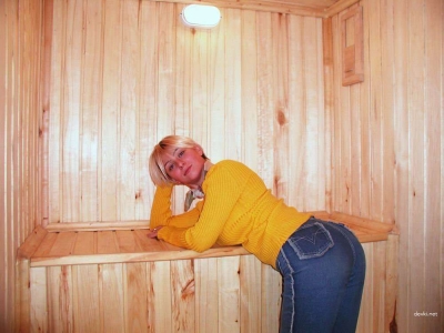 Explicit Amateur Porn: Wife's Intimate Trimmed Bush Photos