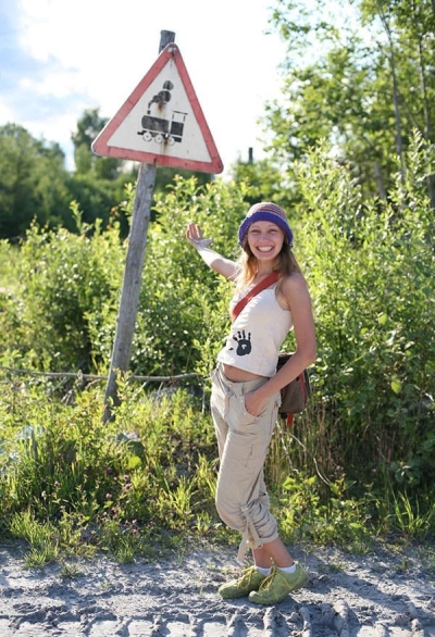 Young Girl Poses Nude with Old Locomotive: Amateur Explicit Photo