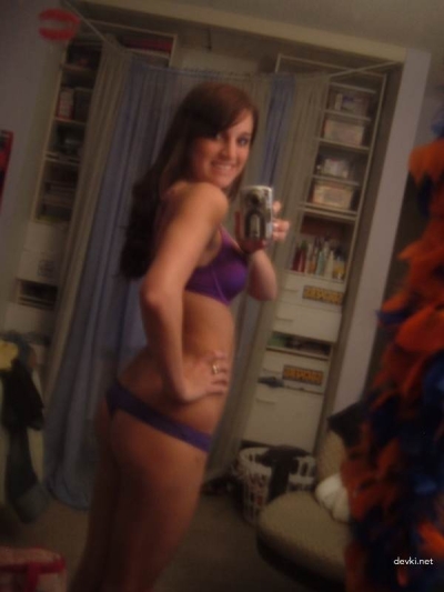 Explicit Amateur Selfie of Cute College Student - Hot and Naughty Pose
