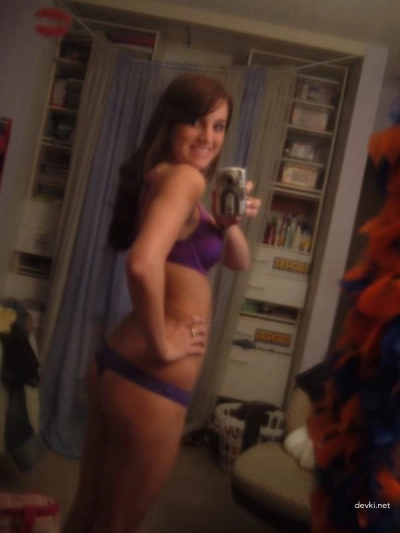 Explicit Amateur Selfie of Cute College Student - Hot and Naughty Pose