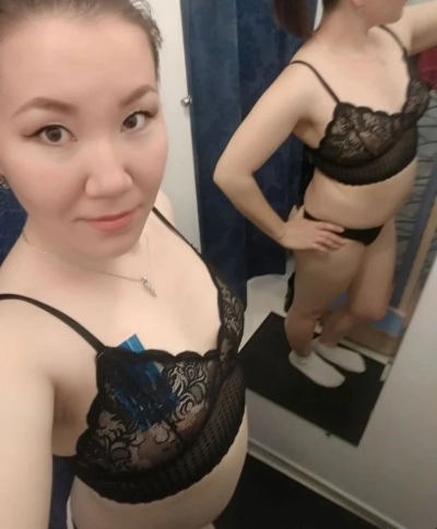 Kazakh Girl Shows Pussy in Fitting Room - Explicit Amateur Photo