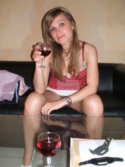 Drunk Girl Spreading Legs: Amateur Porn Photo Explicit XXX Shot