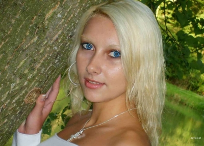 Blonde with Stunning Eyes in Amateur Porn Photos - Explicit XXX Content