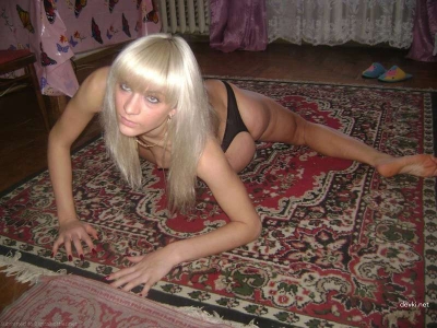 Explicit Nude Blonde Amateur Photo