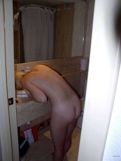 Amateur Girlfriend Masturbating with Vibrator in Pussy