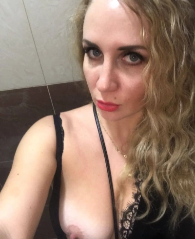 Elena's Raw Amateur Porn Pics: Full-frontal Beauty Exposed