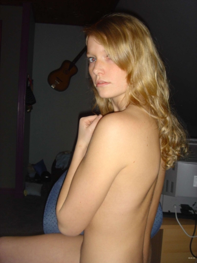 2005 Blonde Amateur Porn Pics: Explicit Photoshoot Report