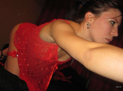 Explicit Amateur Photo: Red-Hot Girl Reveals All