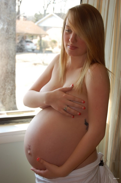 Seductive Pregnant Woman Amateur Photos: Stunning & Sensual Maternity Shots