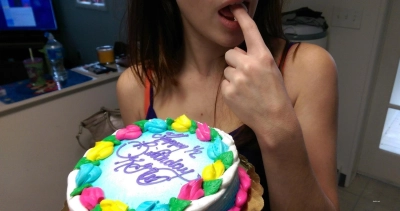 Sweet Amateur Photo: Explicit Dessert Gift - Sensual and Seductive