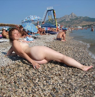 Explicit Amateur Beach Photo: Hairy Pussy Woman Exposed