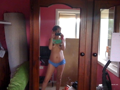 Pregnant Brunette's Explicit Selfie - Amateur Nude Photo Shoot