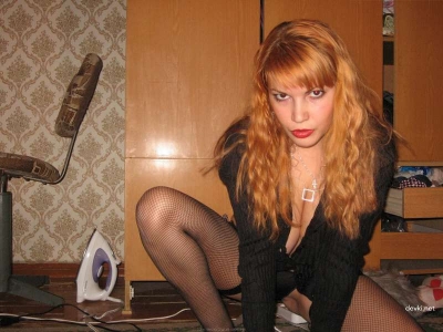 Hot Amateur Wife Exposing Herself - Seductive Russian Beauty in Naughty Photos