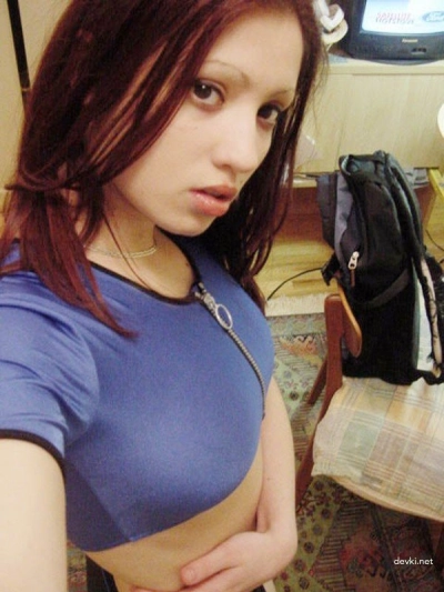 Young Girl Exposed Her Boobs - Explicit Amateur Photo