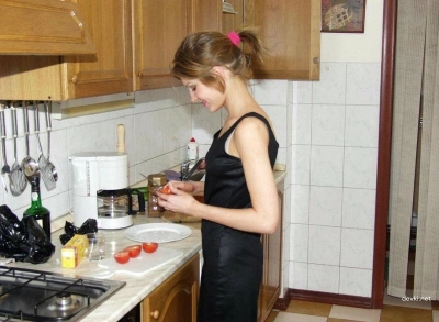 Hot Amateur Babe Strips Naked After Dinner - Explicit Photos