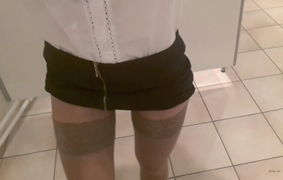 NSFW Amateur Office Break: Free Moment for Explicit Photos