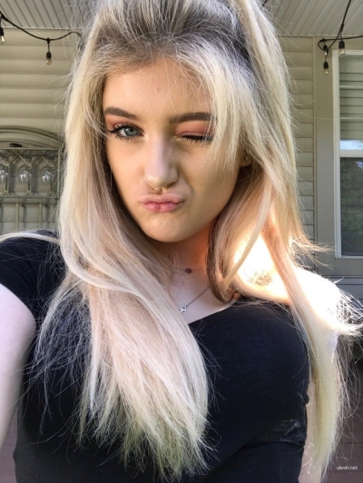 Amateur Photo of Hot Slut Shows Off in Explicit Shots - Must See!
