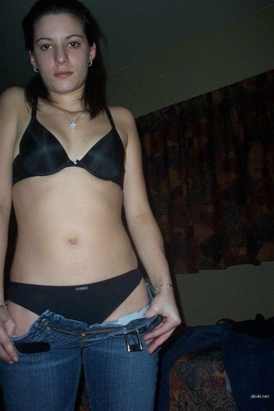 Amateur Brunette's Explicit Sex Photos - Hot and Horny XXX Pics