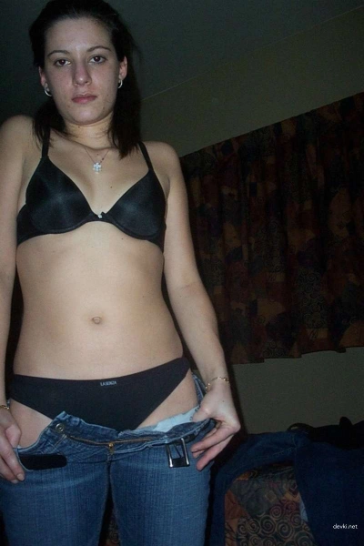Amateur Brunette's Explicit Sex Photos - Hot and Horny XXX Pics