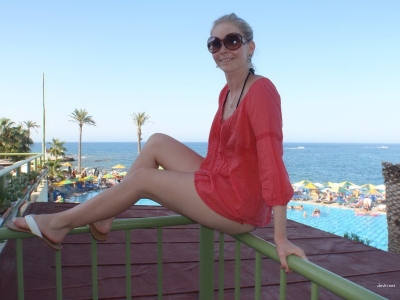 Naked Blonde on Vacation: Explicit Amateur Photo