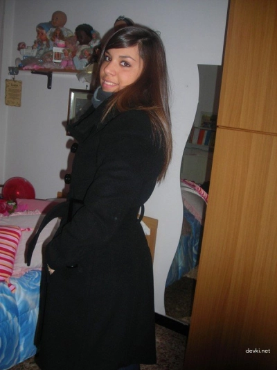 Amateur Guy Shares Explicit Pics of Hot Cousin - Taboo Incest Photos