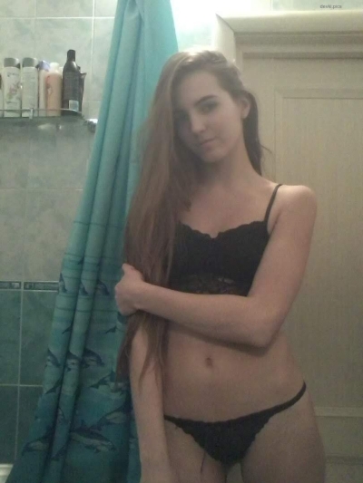 Sexy Amateur Babe in the Bath - Hot Bathroom Photo Shoot