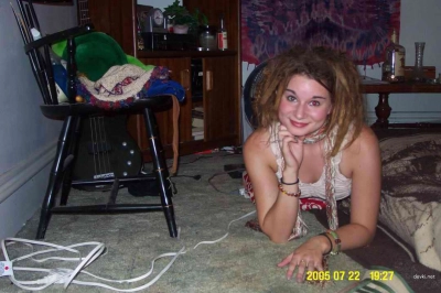Naked Petite Girlfriend with Small Tits Exposed in Amateur Photo