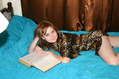 Amateur Babe Poses Nude Instead of Reading Book - Explicit Photos