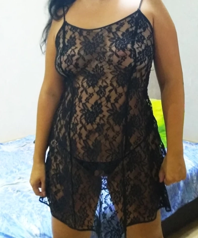 Married Slut Amateur Explicit Photos: Naughty Housewife in Action