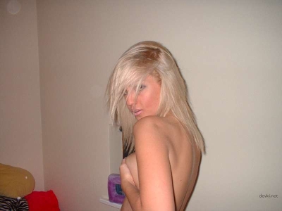 Explicit Nude Blonde Amateur Bedroom Photo