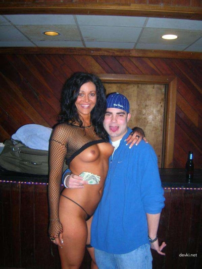 Club Sluts Get Naughty: Amateur Porn Photo Shoot